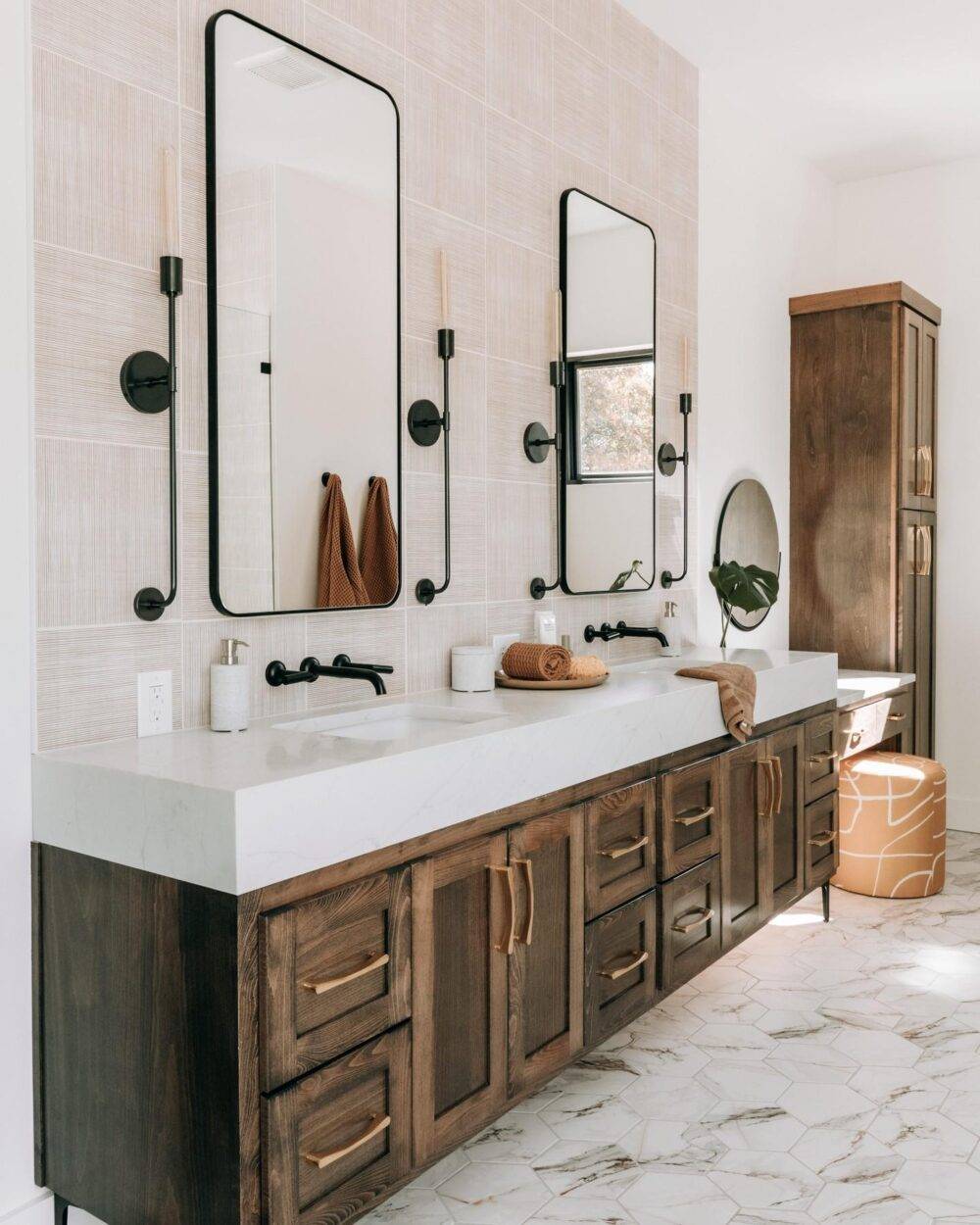 Bathroom with pink and white rectangular wall tiles and marble hexagon floor tiles. 